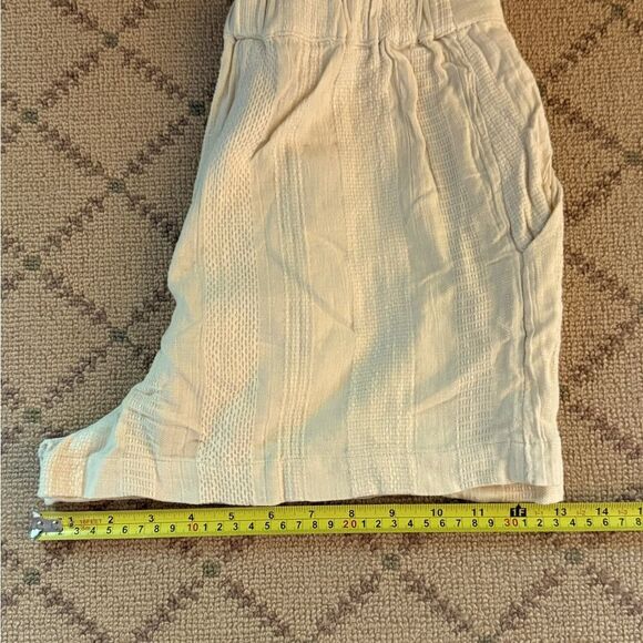 Free People Cream texturized Linen shorts w 5 button up fly S - Picture 8 of 10